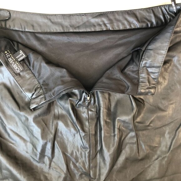 Forever 21 Black Faux Leather Floral Embroidered Hem Skirt Women Plus Size 14 - Picture 7 of 9